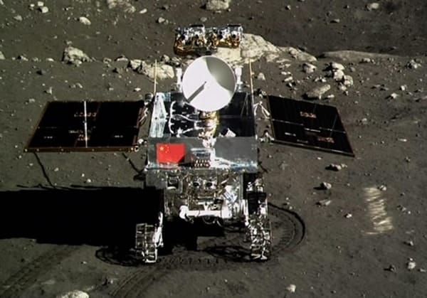 Imagen del robot espacial chino Chng`e 5 en la Luna