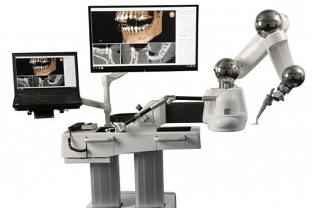 El robot Yomi asiste a los cirujanos en las intervenciones dentales