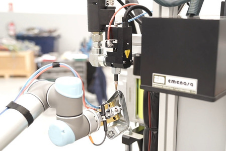 Emenasa crea innovadora aplicación de mástico con robot de UR