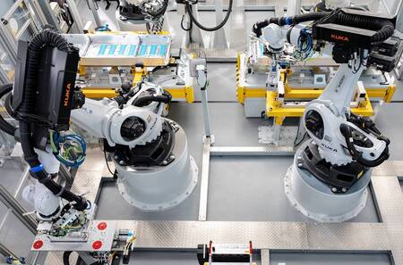 Los robots industriales y AGV de KUKA flexibilizan la producción de baterías de Webasto