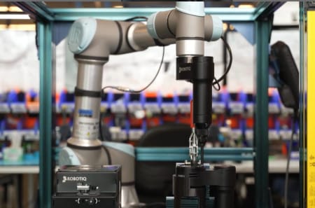 Robots colaborativos para atornillar piezas y componentes