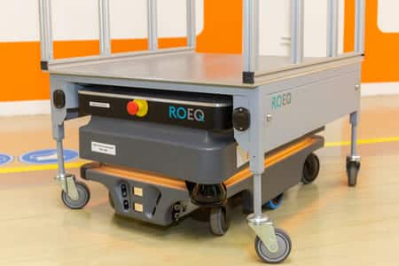 ROEQ integra sus soluciones en los AMR de una fábrica del sector automotriz