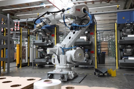 Robots industriales para carga y descarga de máquinas automáticas