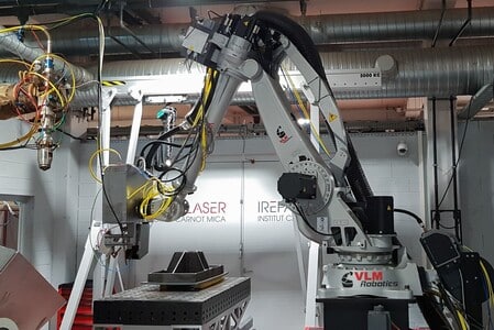 Siemens logra que una célula robótica se programe como una máquina CNC