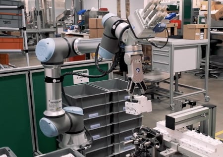 Robots colaborativos para el montaje de componentes eléctricos