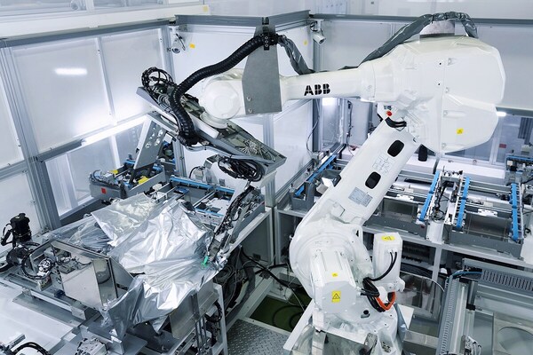 ABB logra automatizar el proceso de desembalaje de semiconductores