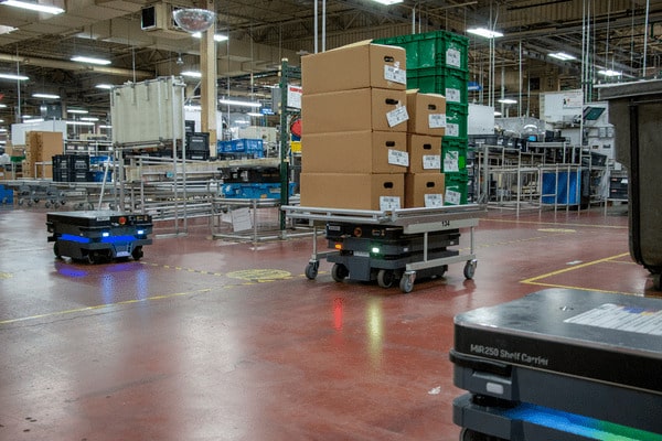 DENSO integra una flota de robots móviles de MiR en su planta productiva