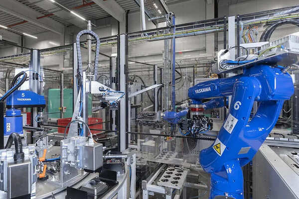 Robots industriales para línea de montaje de conectores
