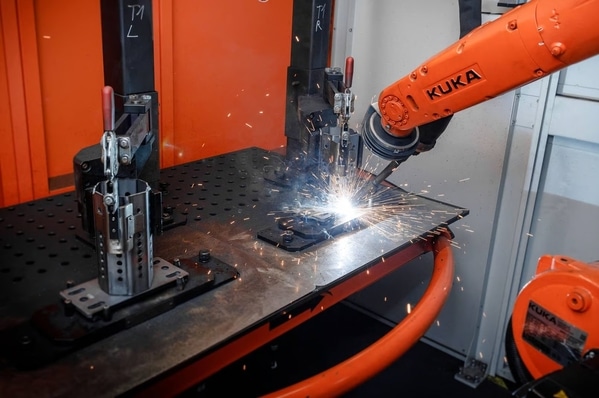 Robots soldadores para piezas galvanizadas