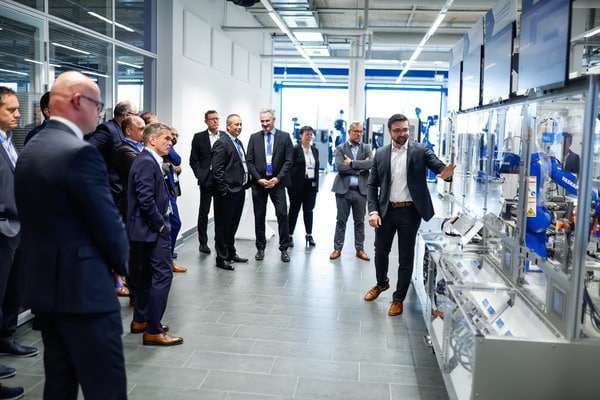 YASKAWA inaugura su nueva sede central en Europa en un evento multitudinario