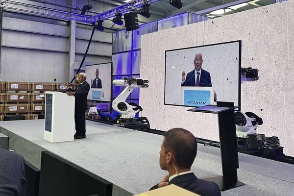 EUROPLACO organiza el primer evento con los robots de KUKA