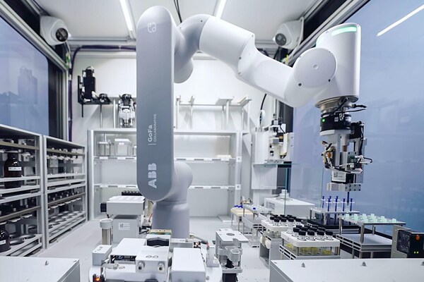 ABB-Robotics-XtalPi